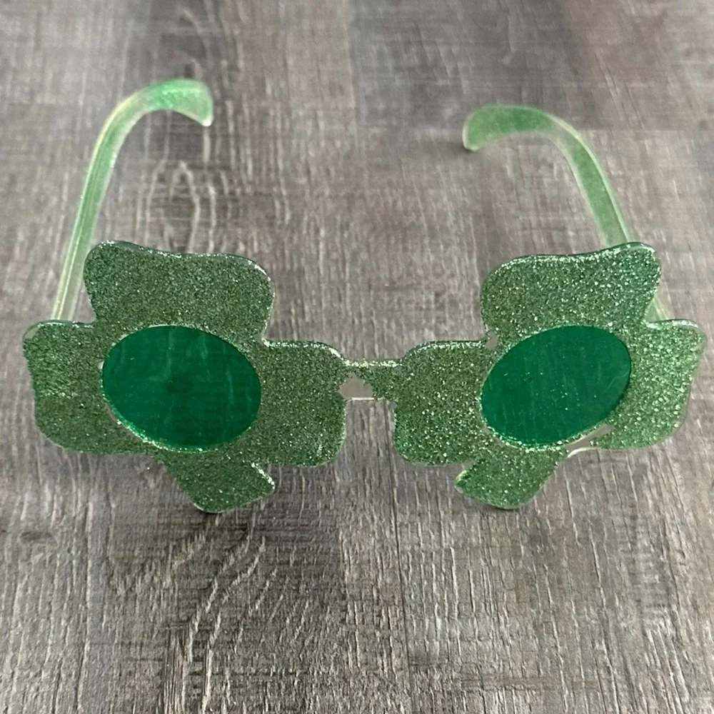 💞 Green Glitter St. Patrick’s Day Shamrock Sunglasses